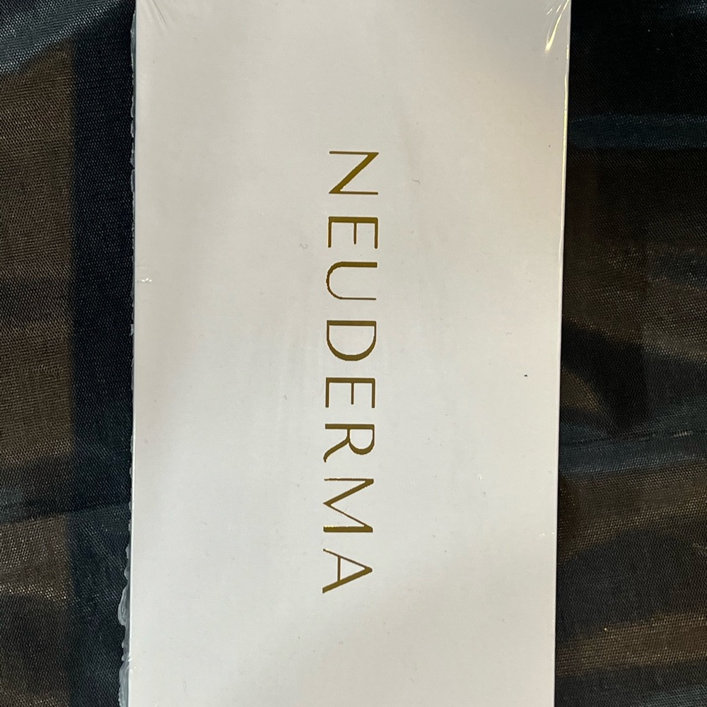Neuderma White and Gold Packaging